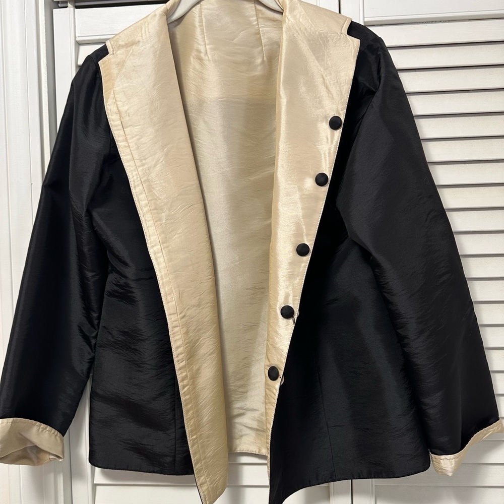Black and Cream reversible blazer with silky feel size med